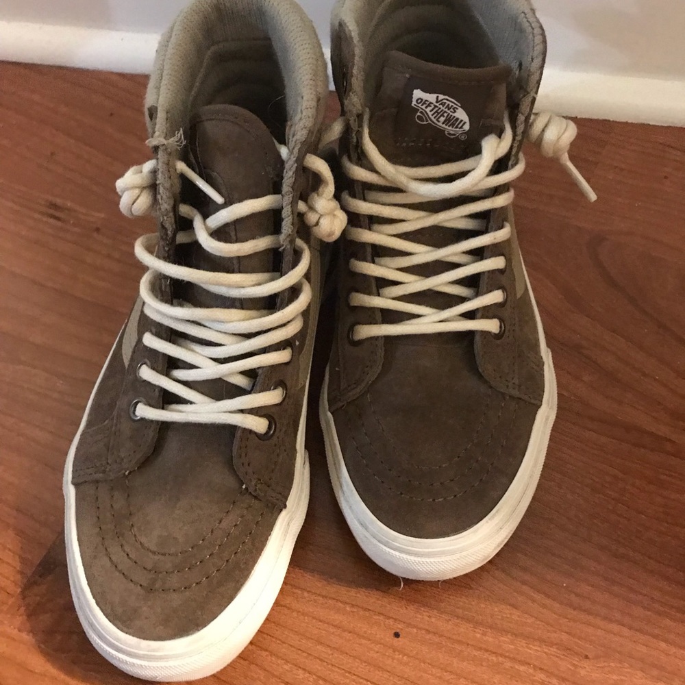 Vans women’s size 6.5. Tan suede